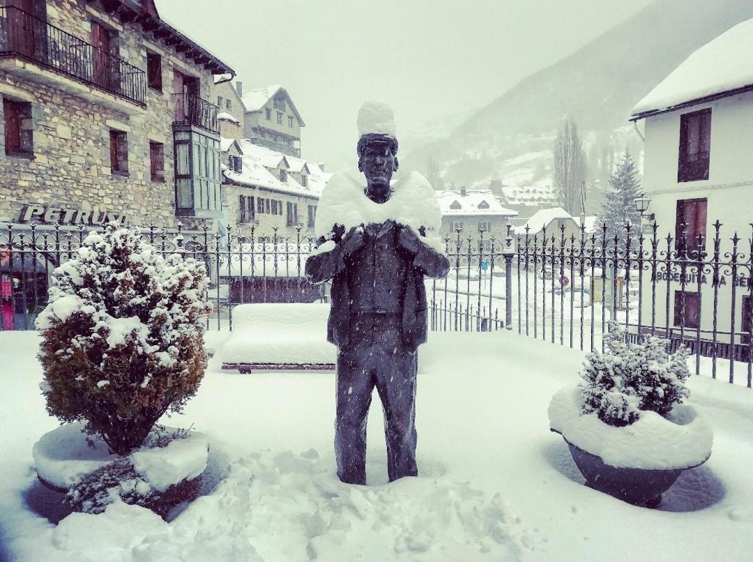 Hotel Valle De Izas Sallent de Gállego Buitenkant foto