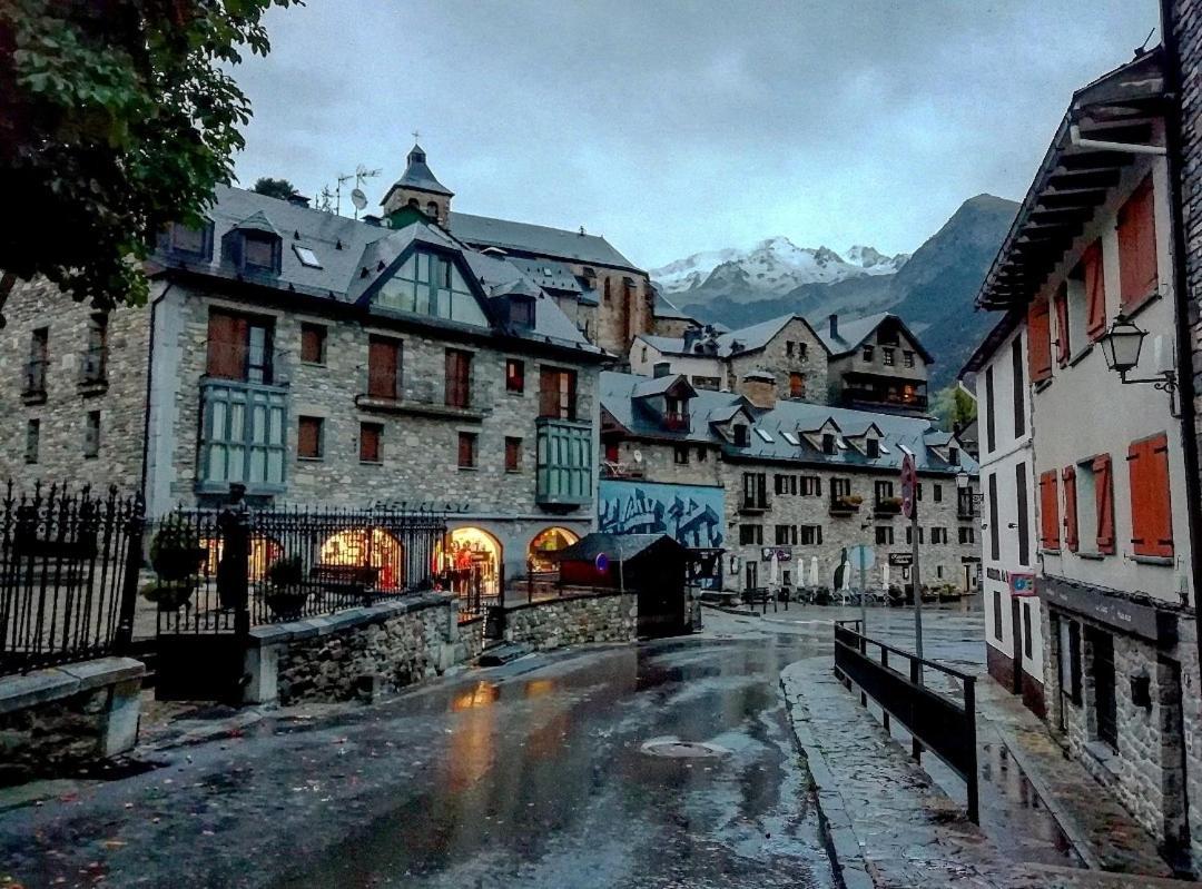 Hotel Valle De Izas Sallent de Gállego Buitenkant foto