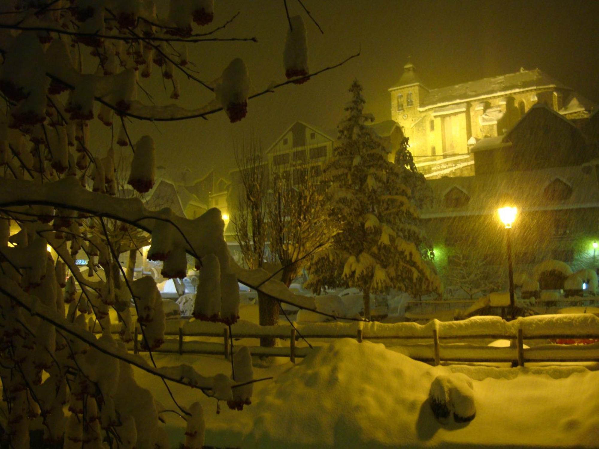 Hotel Valle De Izas Sallent de Gállego Buitenkant foto